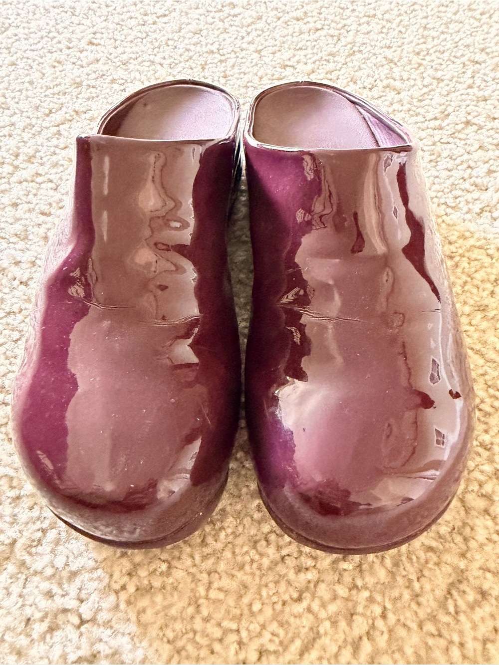 Fitflop Women's Patent Slip-On Mule in Plum